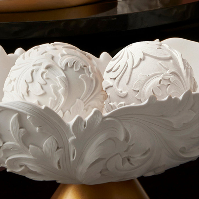 Bol à volutes baroque blanc / or 8,75 po avec sphères Alba
