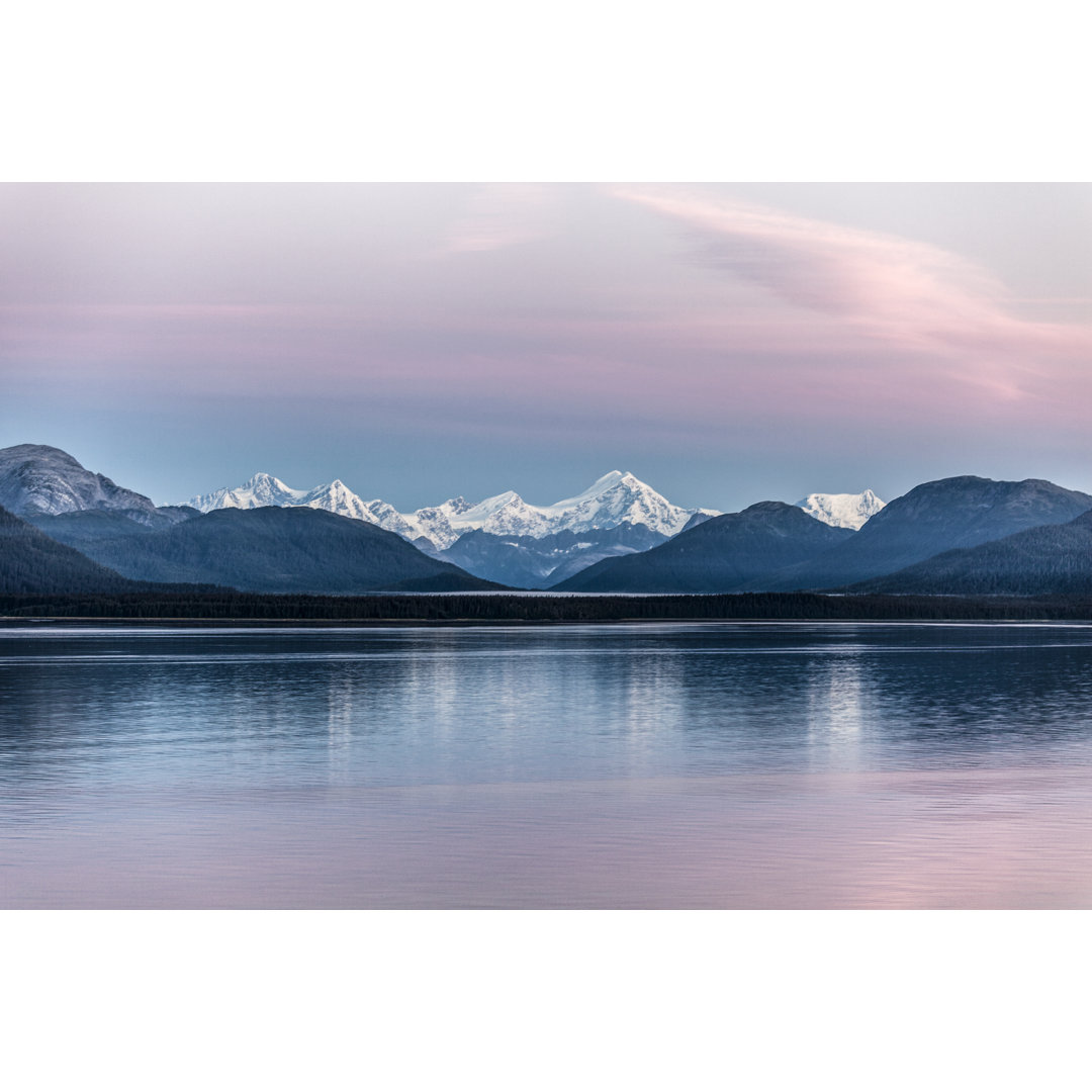 Glacier Bay Np At Dawn von Urbanglimpses - Leinwand Kunstdrucke