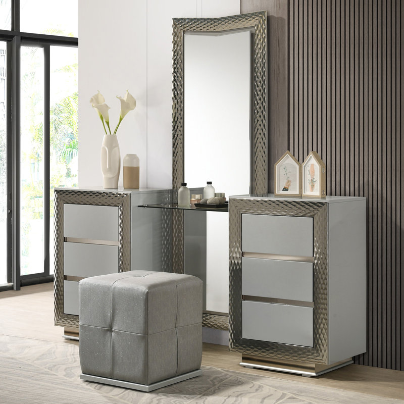 Metropolitan Makeup Vanity Set With Stool