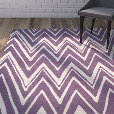 Tapis décoratif ivoire / violet en laine touffeté à la main Sanyla