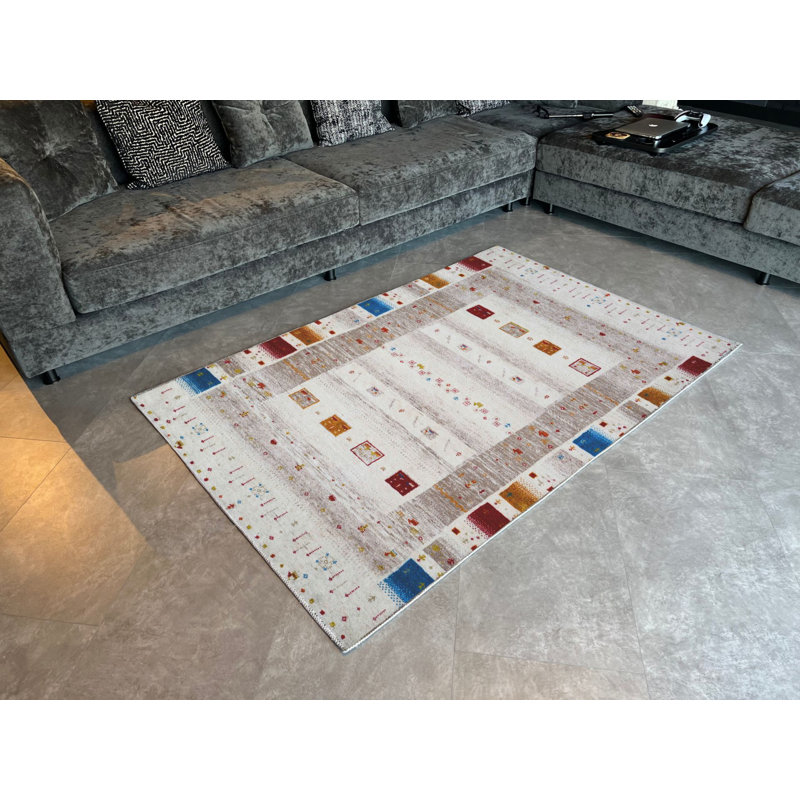 Tapis Izhan, Rectangle 4 pi 11 po x 8 pi 2 po