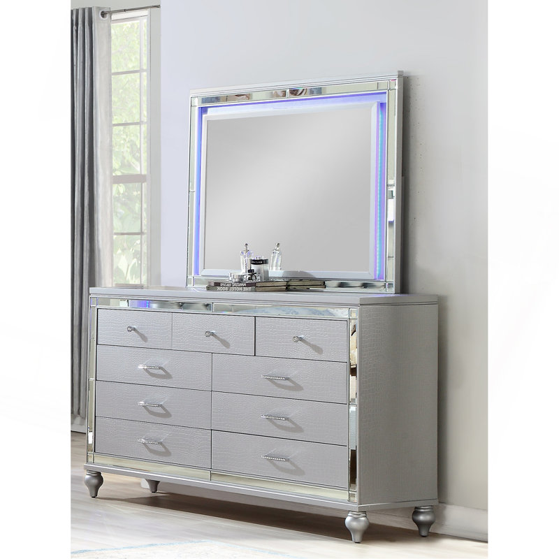Miroir Sterling avec cadre DEL fabriqué en bois (miroir inclus seulement), Silver