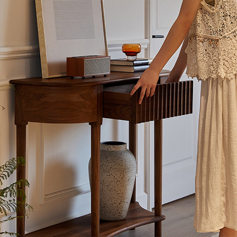 The gentle and smooth console table