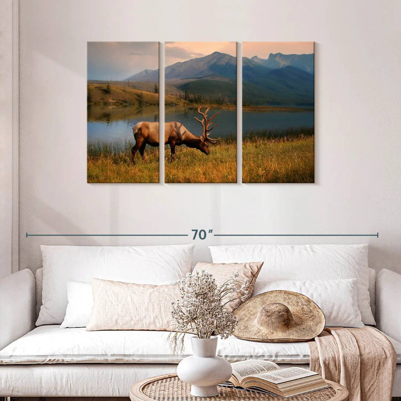 Wapiti au bord du lac, H 28 po x l 45 po