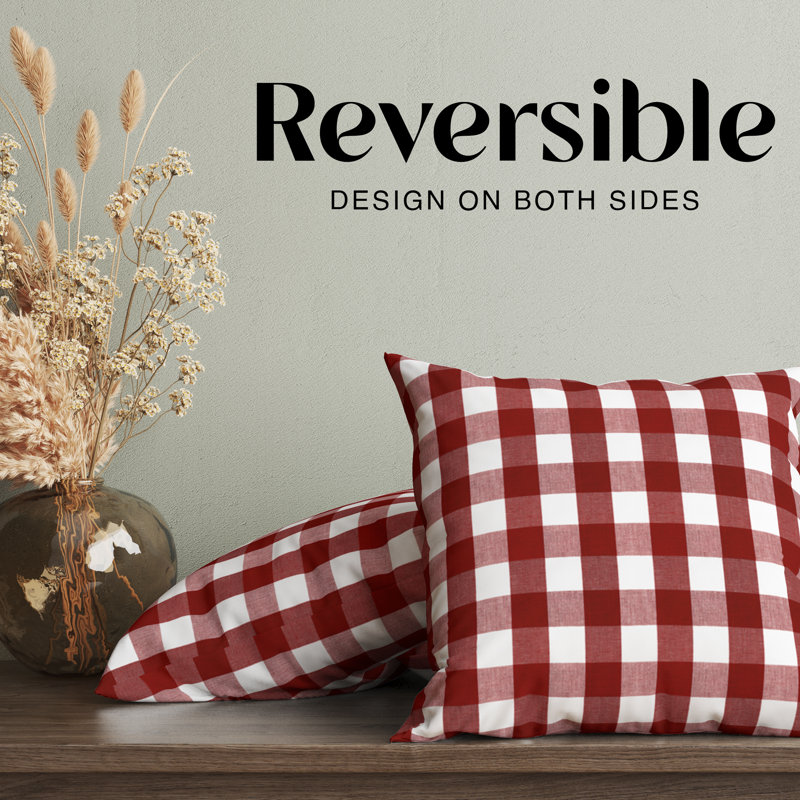 Housse de coussin rouge à carreaux, H 16 po x l 16 po