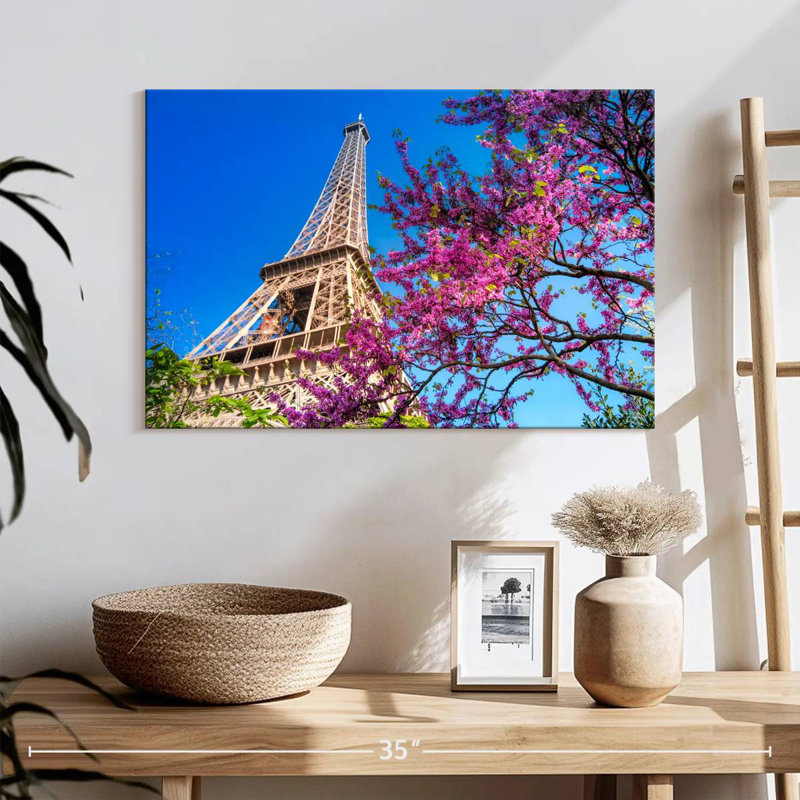 Fleurs de Nicci à la Tour Eiffel, H 16 po x l 24 po
