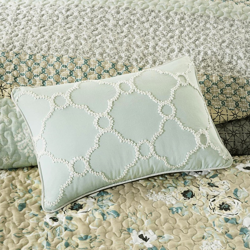 Ensemble de courtepointe très grand / très grand avec 2 taies décoratives assorties et 3 coussins texturés avec 6 motifs floraux
