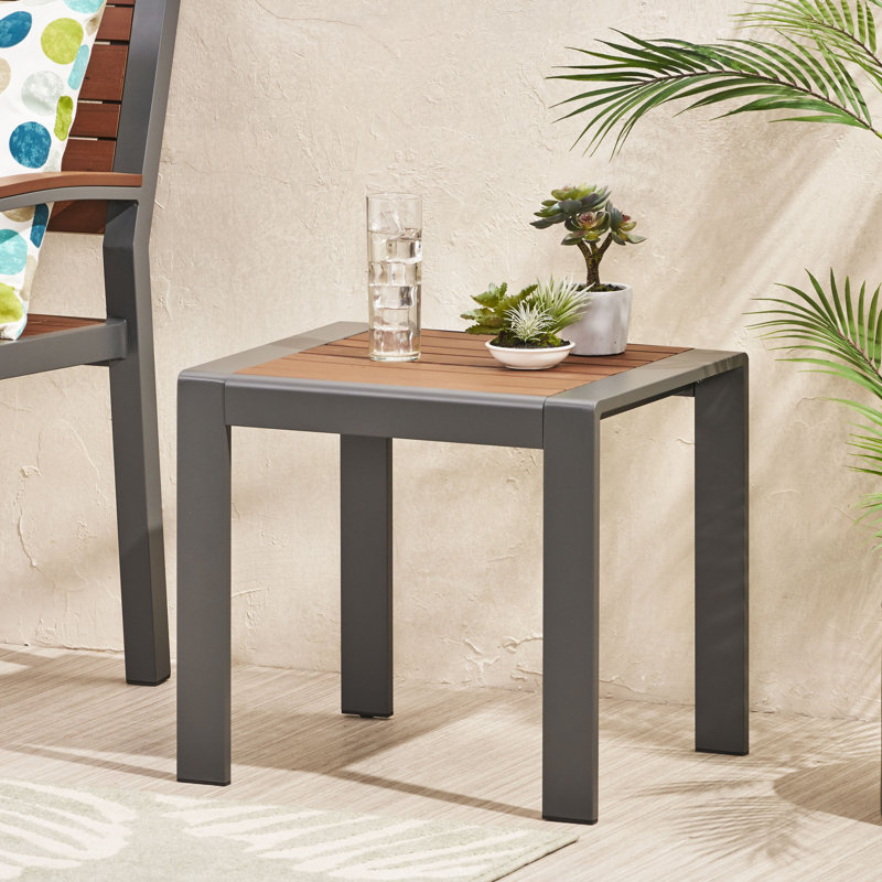 Table d'appoint en aluminium