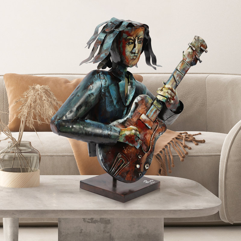 Figurines & Sculptures
