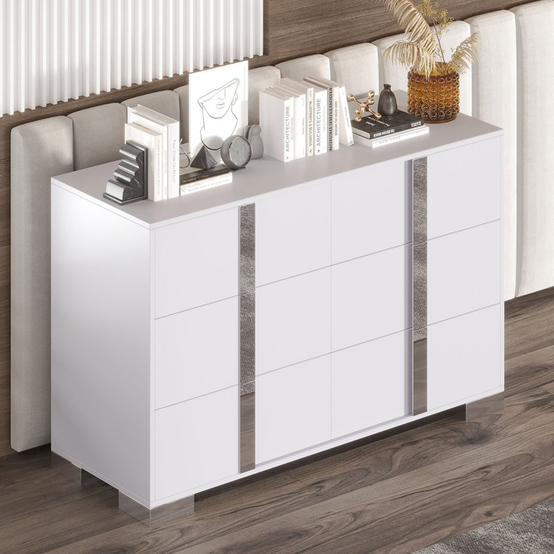 Commode contemporaine élégante avec poignée en métal, Blanc