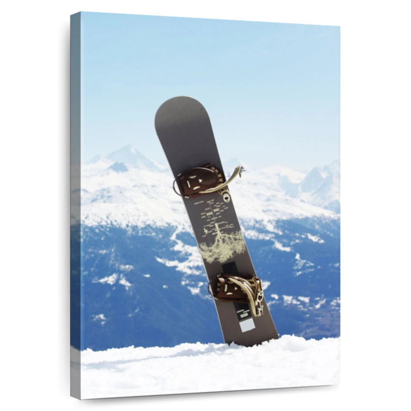 Snowboard Alvord dans la neige, H 39 po x l 26 po