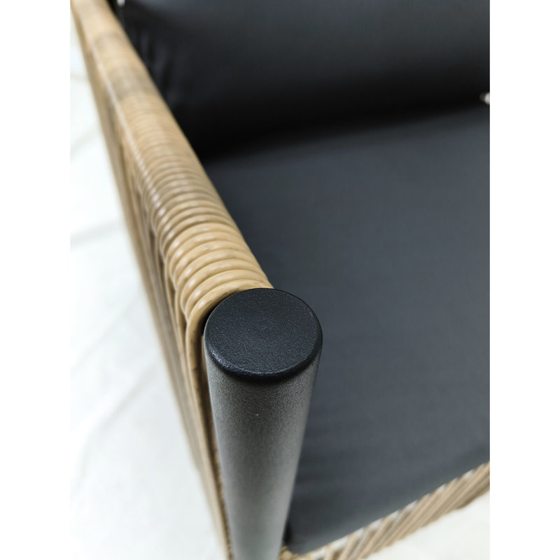 Pe 2 extérieur avec coussins gris et table de rangement pratique