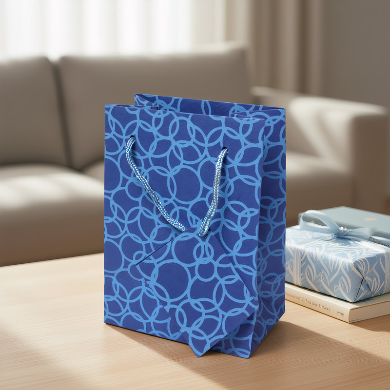 Sacs-cadeaux en coton recyclé avec étiquette en cercles, H 10 cm x l 8 cm x P 5 cm, Noir