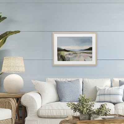 «Verdant Coast Landscape», reproduction sous verre encadrée, design par Elara Yasna