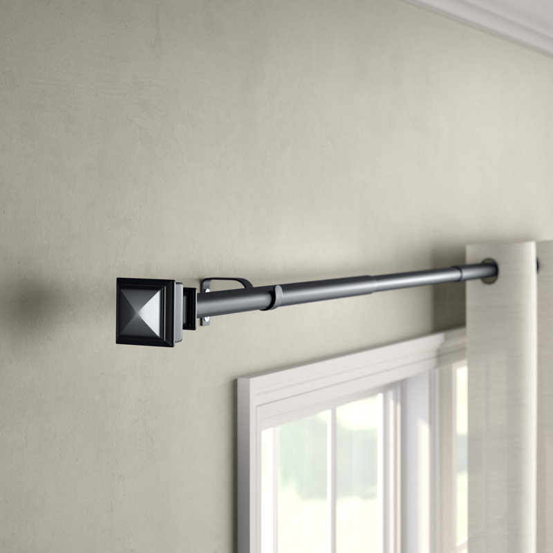 Tringle à rideaux simple réglable en métal avec fleurons Almina, 66” – 120”, Noir mat