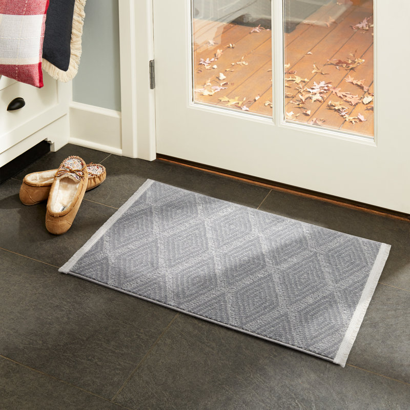 TOWN & COUNTRY EVERYDAY Rein Solid Diamond Everwash Non-Slip Backing Washable Area Rug Grey, Rectangle 21" x 35"