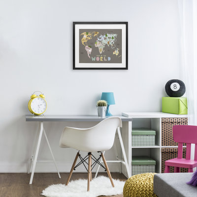 «Kid's Map Of World», reproduction encadrée sous verre, par Carla Daly