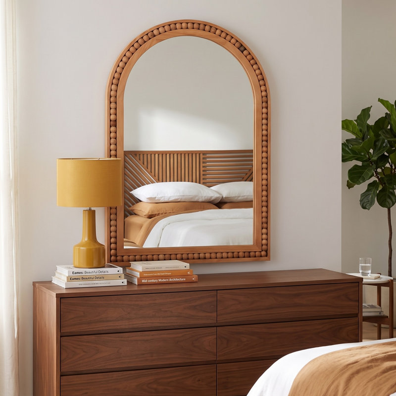 Miroir mural arqué en bois massif avec cadre perlé, 20 po x 30 po, Brun jaunâtre