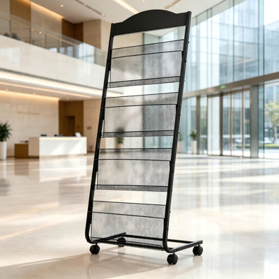 Porte-revues sur pied et mobile à quatre niveaux pour dépliants et magazines noirs, porte-journaux et catalogue à roulettes robustes, convient aux salons, aux magasins, aux bureaux et aux lieux de vente d'artisanat.