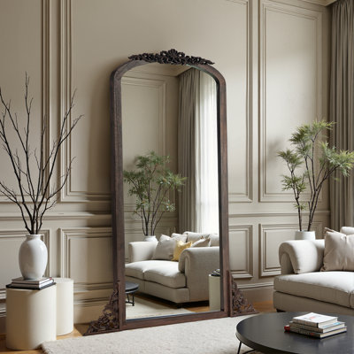 Miroir rétro avec cadre sculpté