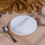 Plateau rond moyen en marbre blanc-107136062