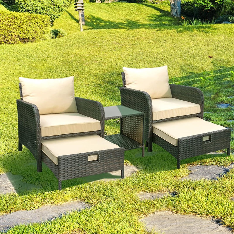 Ensemble de conversation extérieur 5 pièces pour patio, comprenant des chaises en rotin tressé PE, 2 poufs et une table en verre, marron