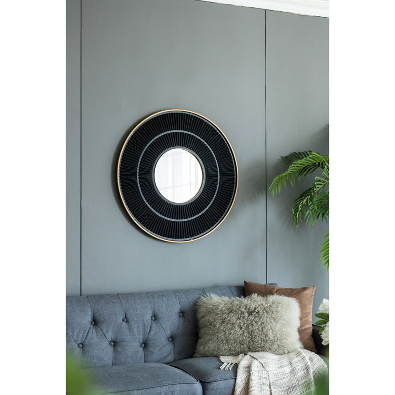 Le miroir de 31,5 po x 1,2 po x 31,5 po en fer doré transforme la maison avec un style neutre encadré de 31,5 po x 1,2 po x 31,5 po