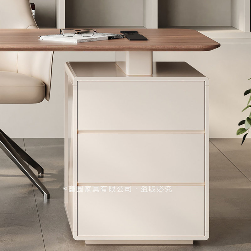 Makaylia, 29.5" H x 70.9" W x 27.6" D