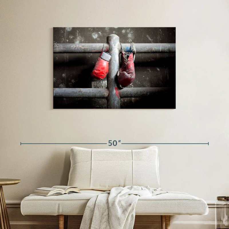 Retired boxing gloves Sireci, H 26 po x l 39 po
