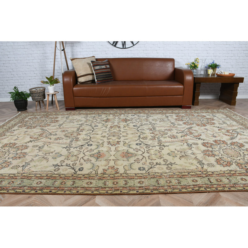 Tapis turc classique avec un motif floral de tons de terre aux couleurs pastel pour une décoration vintage