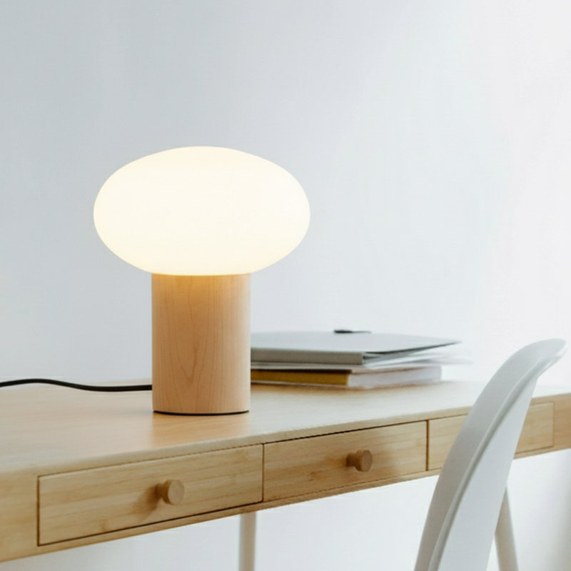 Lampe de table moderne à DEL 9,5 po avec abat-jour ovale en verre givré et port USB-C Ivy Wood, Beige, Bois