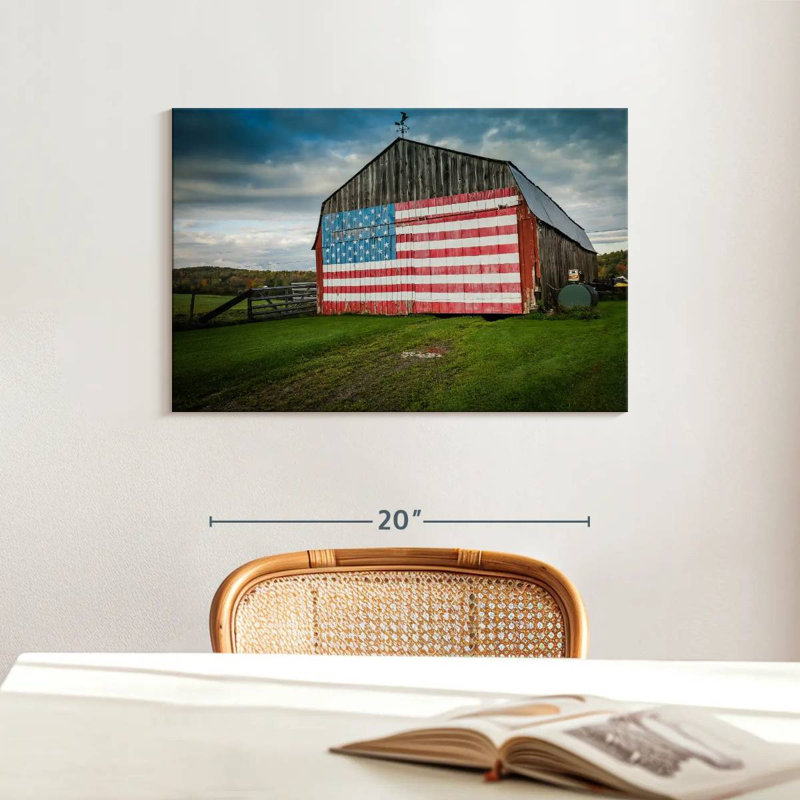 Drapeau américain sur une grange, H 16 po x l 24 po
