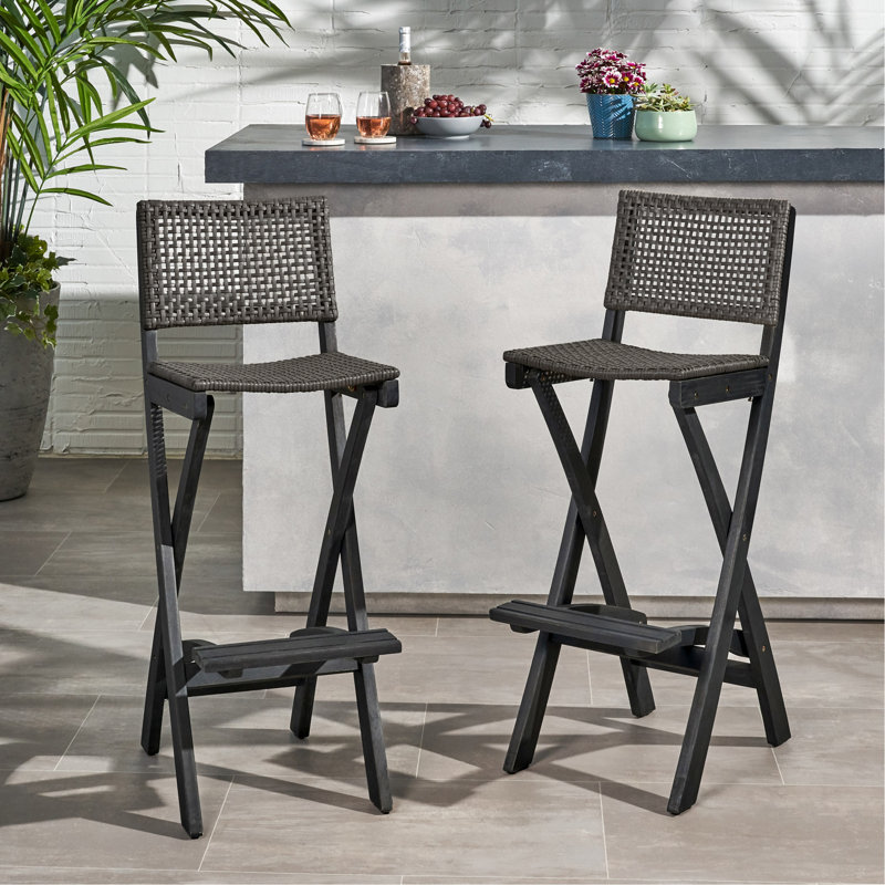 Tabourets de bar d'extérieur pliants en bois d'acacia avec dossier et siège en rotin PE (ensemble de 2)