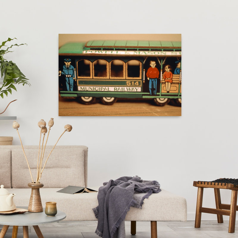 Gros plan sur un jouet rétro de style San Francisco, H 24 po x l 36 po