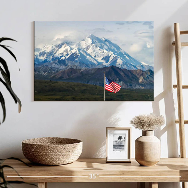 Alvord Denali et le drapeau américain, H 16 po x l 24 po