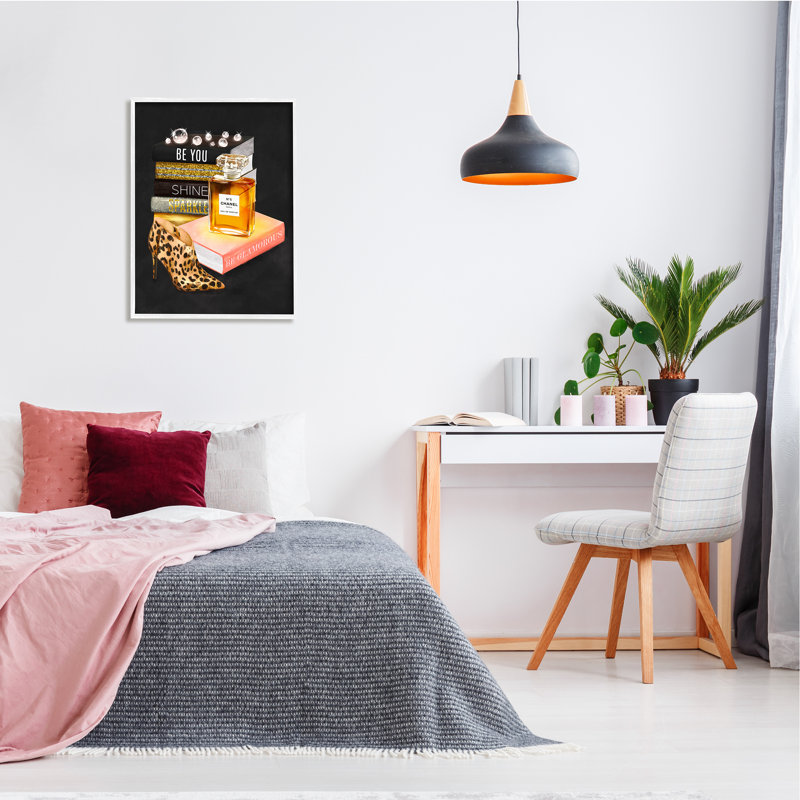 Be Glamour, bouteille de parfum, mode, talon léopard, mode, giclée encadrée, art texturé par Ziwei Li, H 24 po x l 30 po