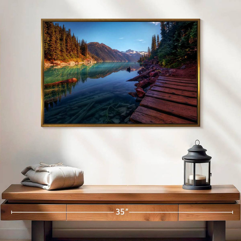 Lac de montagne aux couleurs vives, Cadre flottant doré, 25 po x 17 po