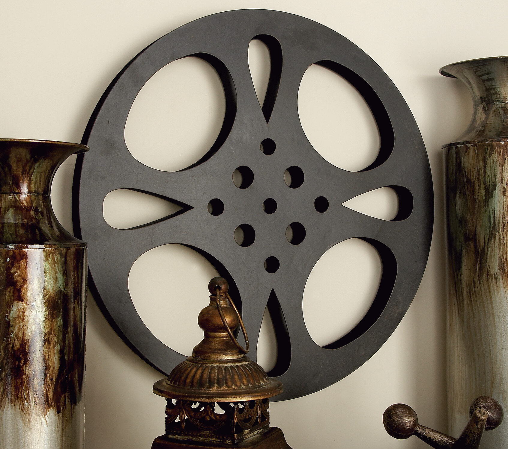 Rustic Movie Reel and Clapperboard Wall Decor Metal Movie Theater Decor  Antique Movie Reel Decor Decorative Abstract Steampunk Wall Art for Home  Room Cinema Kitchen Office Studio 