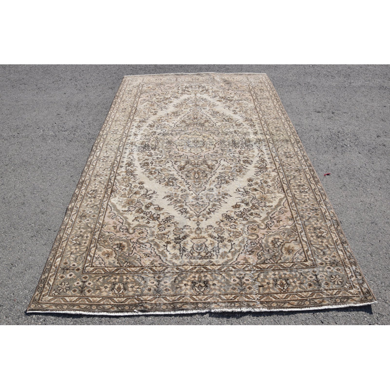Grand tapis turc vintage beige tissé à la main: idéal pour la décoration de chambre à coucher ou de salon à thème ethnique
