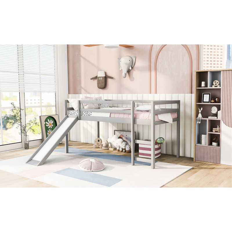 Lit mezzanine simple gris avec glissade et, construction moderne et élégante en pin massif, 14 lattes, garde-corps, sans fondation, facile à assembler, glissière de taille additionnelle, style, bois, structure solide,