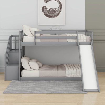 Lit superposé simple au-dessus de simple avec glissière convertible et escalier