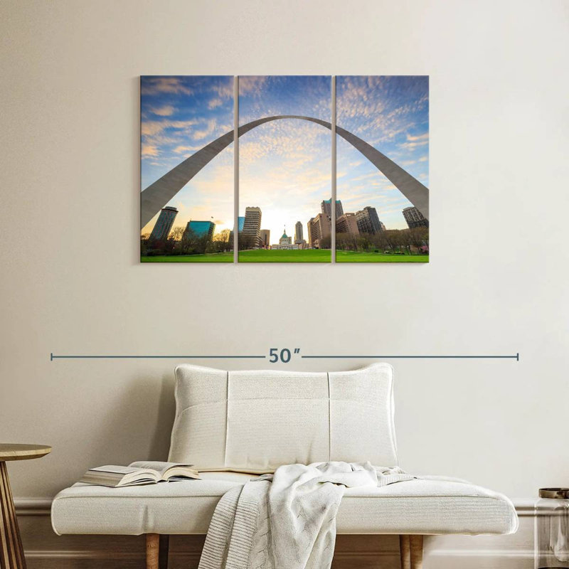 Rorry Under St. Louis Arch, 24" H x 38" W