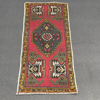 Tapis classique en laine rouge 21,7 x 42,1 po