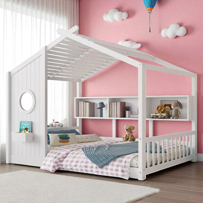 Lit sur pied en bois avec tablettes de rangement