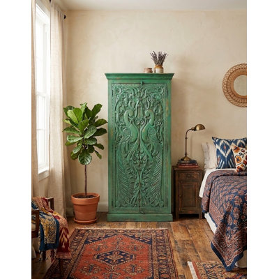 Armoire Cameren verte antique en bois massif sculpté à la main, à deux portes, motif paon