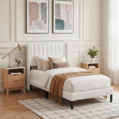 Ensemble de mobilier de chambre à coucher 3 pièces - Lit plateforme tapissier avec tête de lit à oreilles et 2 tables de chevet en bois