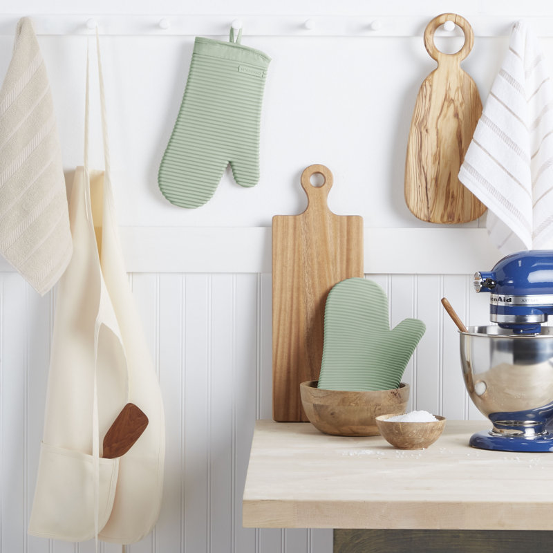 Pistachio Green Ribbed Silicone Oven Mitts 2-Piece Set