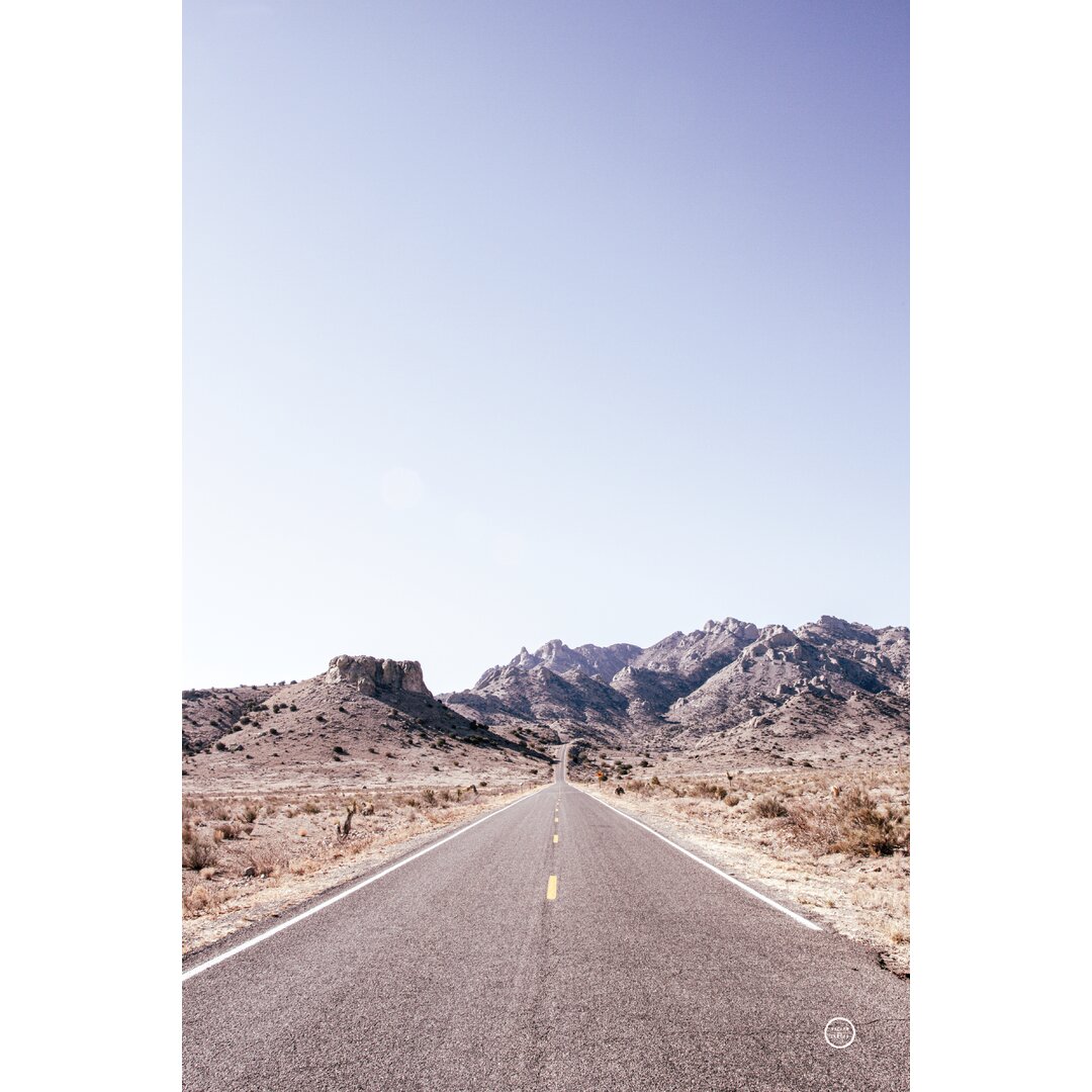 Fotodruck Dusty Desert Dreams Road von Nathan Larson