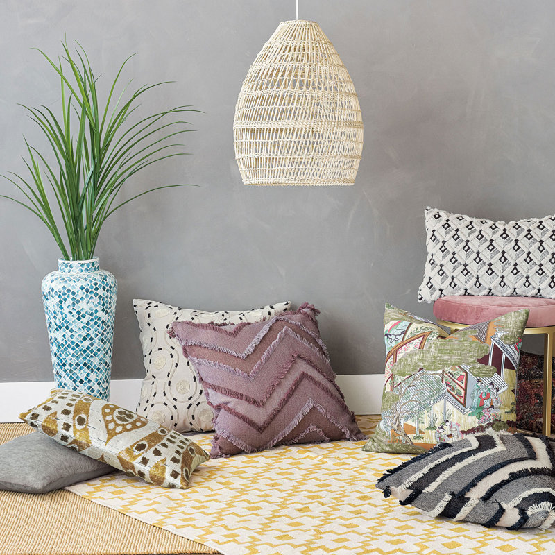 Housse et insert de coussin décoratif brodé Studio 773 Lifestyle Kaisen