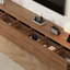 Meuble télé de 141,73 pouces de style Mid-Century moderne, console média en bois cannelée extra longue avec 4 tiroirs de rangement, meuble de divertissement à profil bas en noyer pour le salon, meuble de télévision minimaliste avec rangement fermé